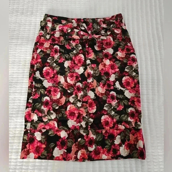 Banana Republic Floral skirt with pockets - Picture 3 of 11